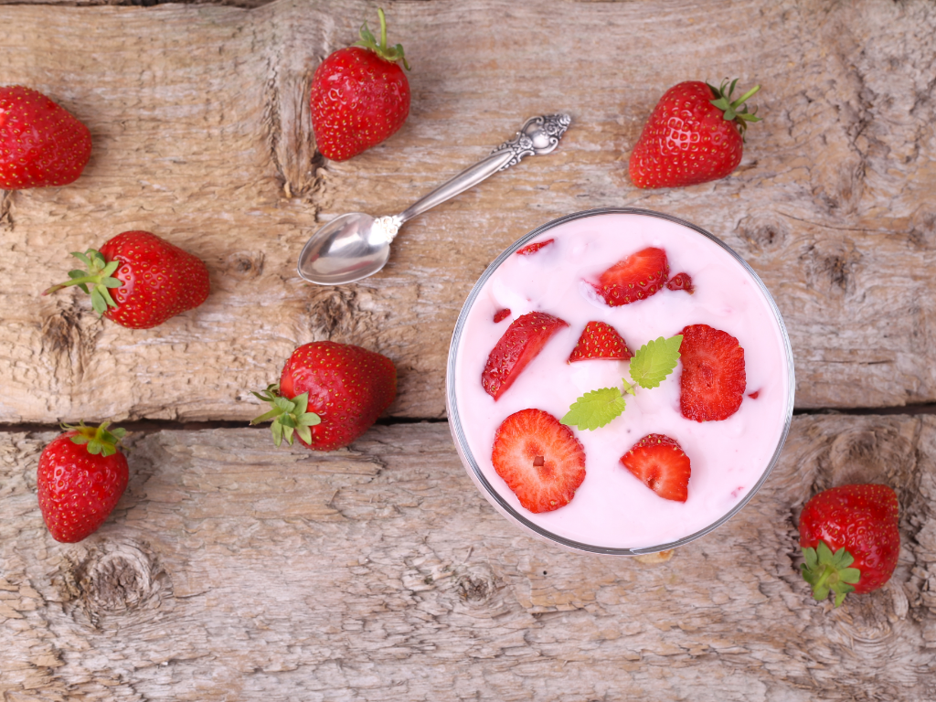 草莓酸奶饮料真的有草莓吗？