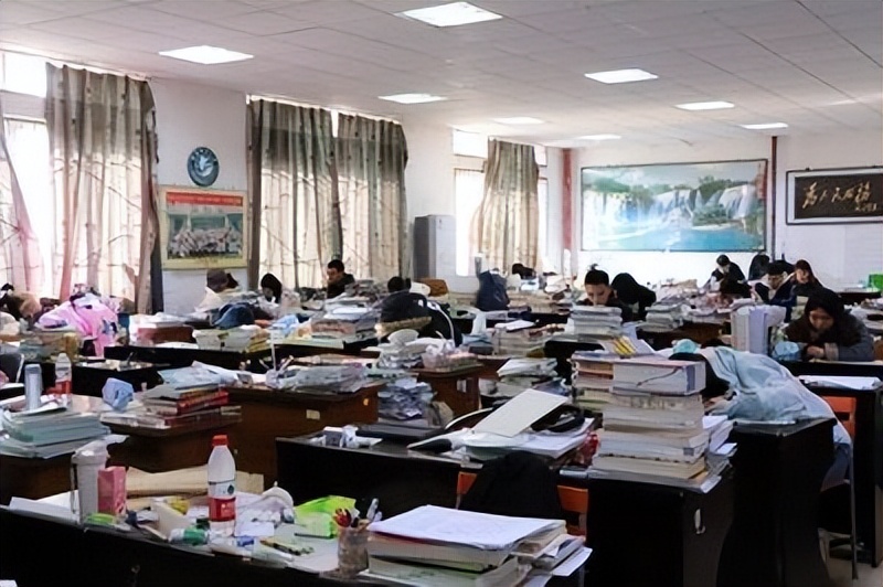 跨专业考研成趋势，跨专业考生到底做哪些准备？跨考生要注意