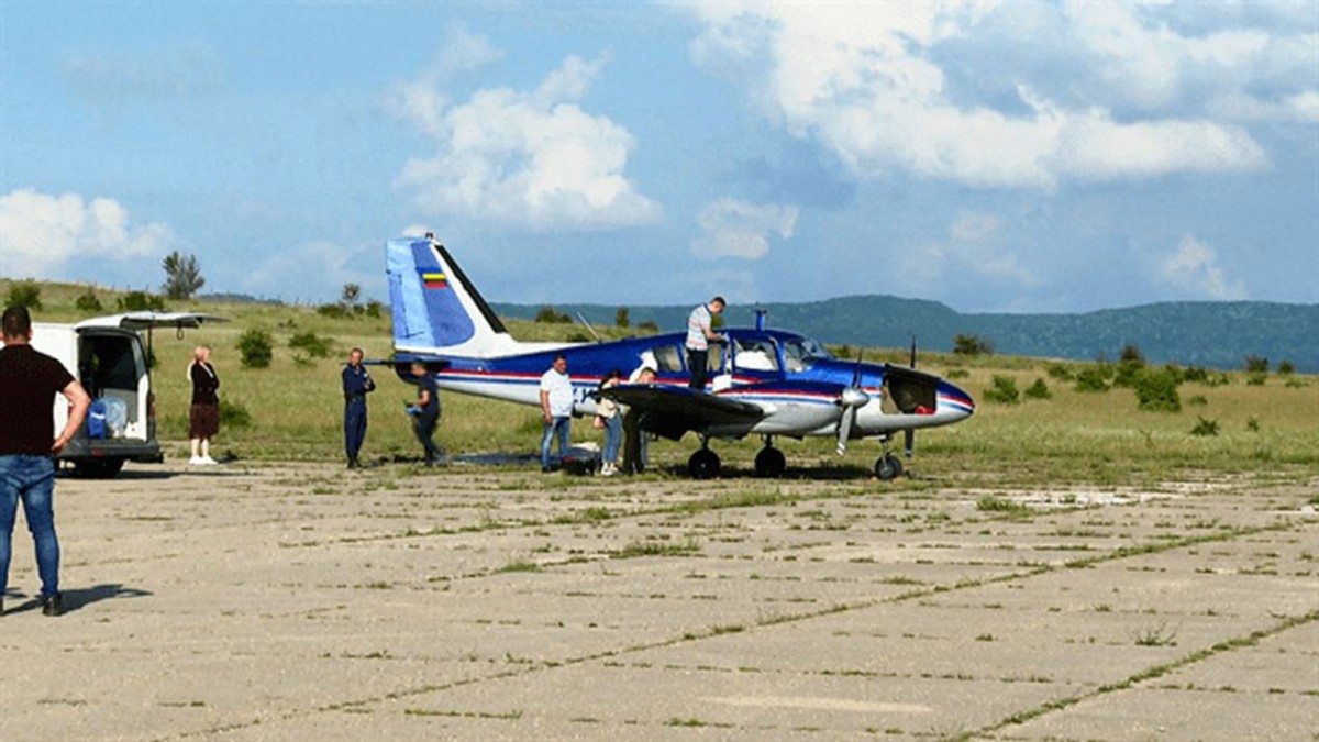 ���طɻ�ͻ�Ʊ�Լ����������غ��������һ�ˣ�6��ս����û��ס