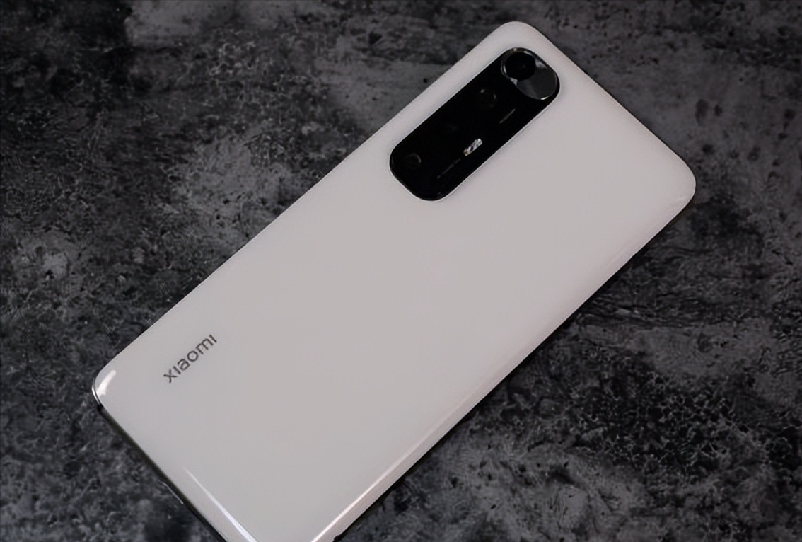 华为g6用的时间不长,我的小姨就送了一部iphone4s给我,当时iphone5s都