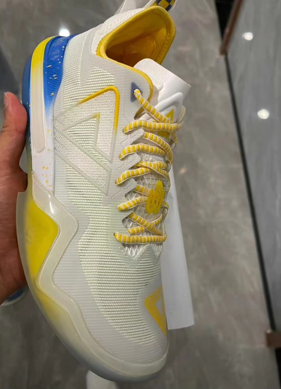 维金斯球鞋匹克一代测评(维金斯一代签名球鞋细节图曝光!