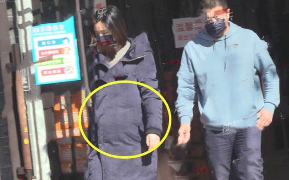 李亚鹏再婚了！官宣与海哈金喜结婚生子，晒宝宝小手照甜蜜表白
