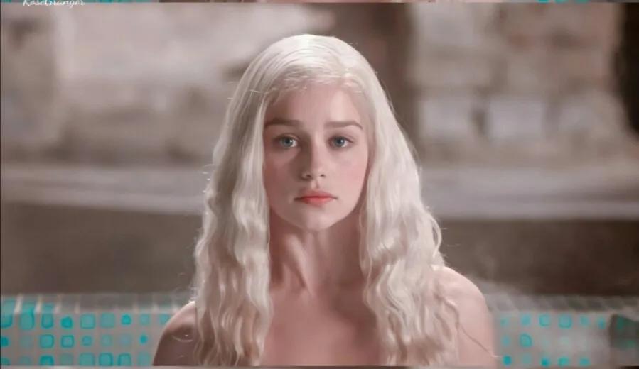 她曾因裸戏而崩溃大哭，也是让无数人喜爱的艾米莉亚•克拉克