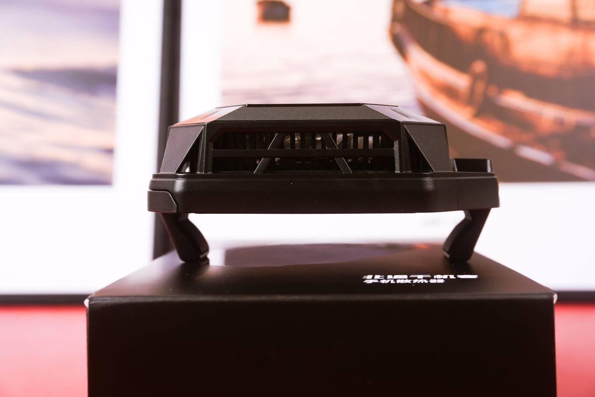 最强王者必备的手游降温神器，北通千机寒散热器