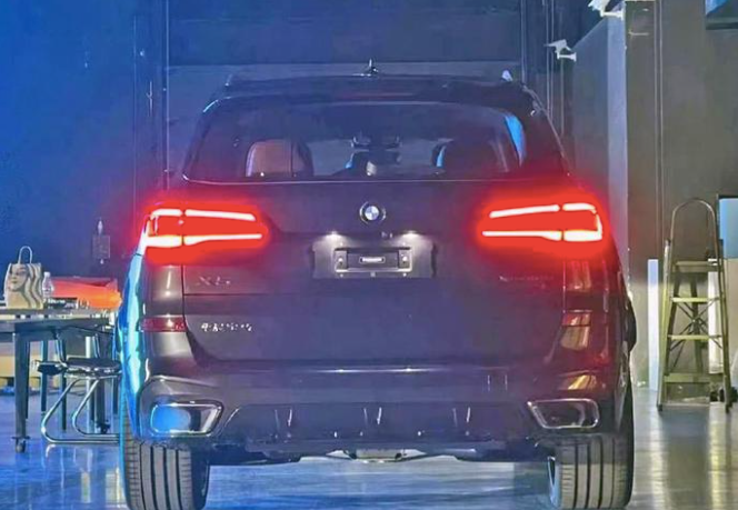 轴距加长 后排空间更大 华晨宝马X5 L实车曝光