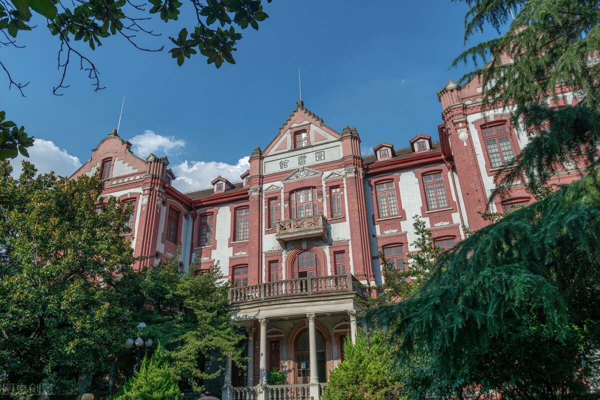 2022中国大学排行榜出炉，“四大天王”不稳，南京大学冲进前5