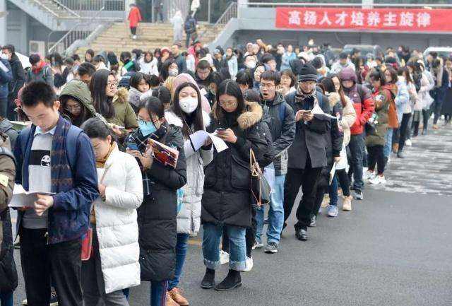 大学生考公有调整，符合要求就可免试公务员，快看看你是否达标