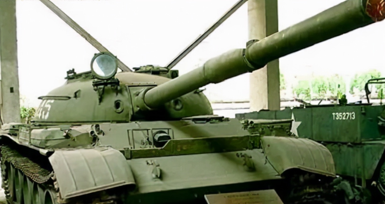 �䱦��ս�ۣ���ž��ɻ��������Ƚ���T-62̹�ˣ�������ı�ݻ�