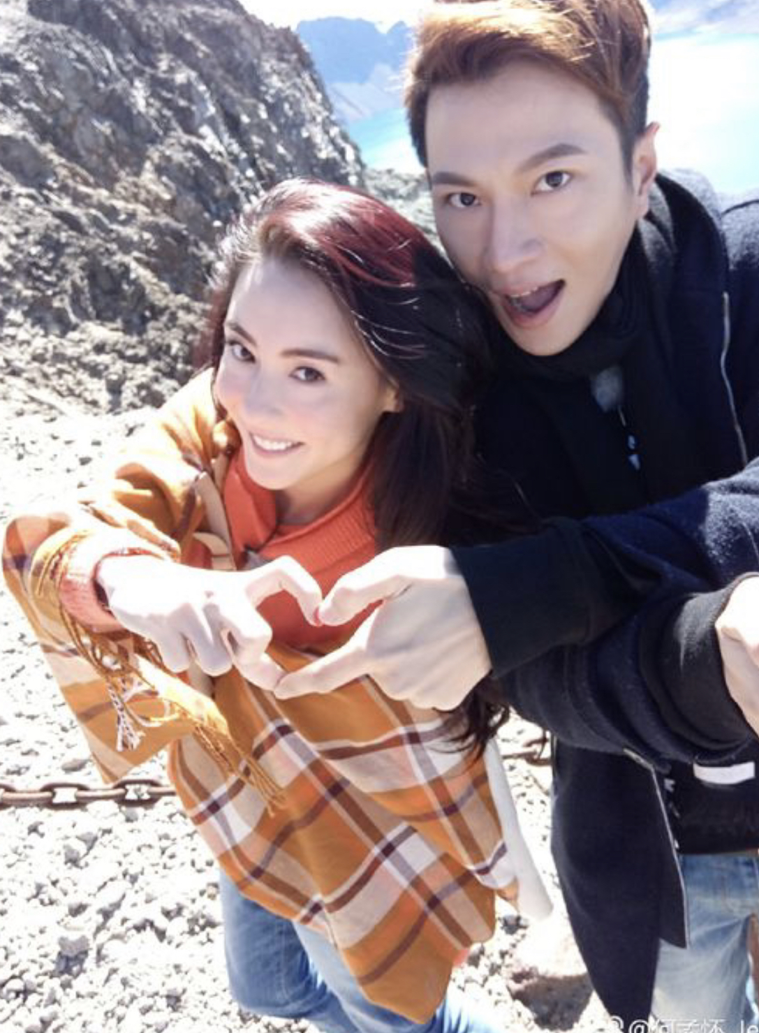 港媒曝张柏芝三胎生父身份!称其怀四胎再婚住内地,女方早已回应