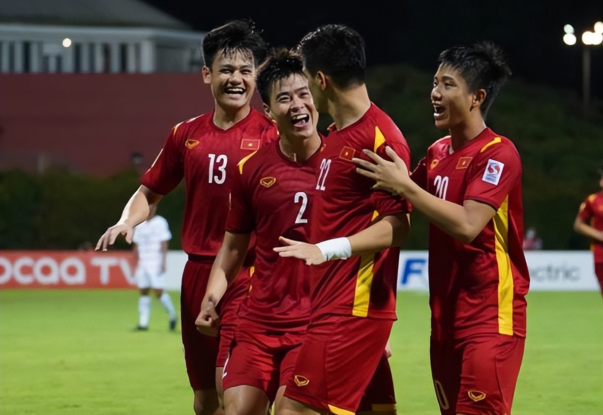 2022世界杯十二强赛比赛(3-1！2-1！东南亚2大豪强崛起，国足遭打击：2026年世界杯仍没戏)