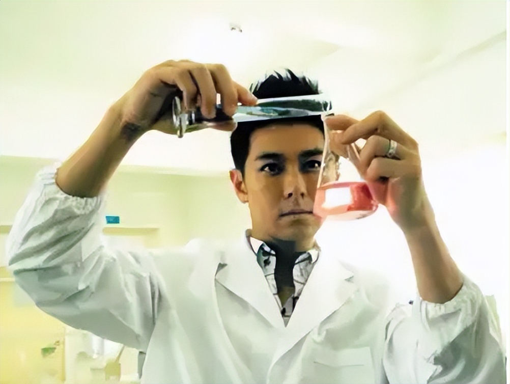 4元成本卖上千，一盘毛肚380，这些明星坑起粉丝来真不手软