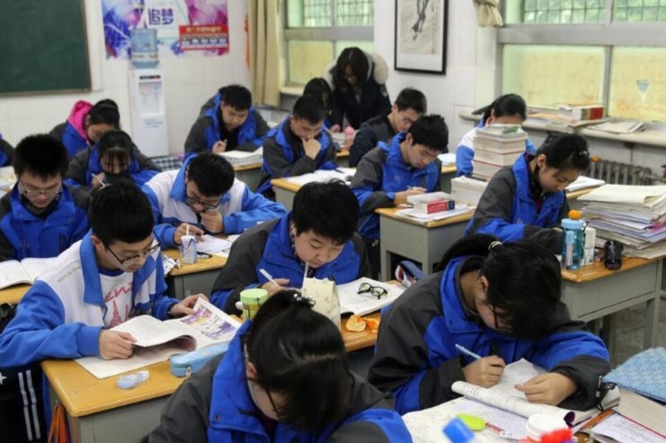 同样上3年初中，一个学生住校、一个学生走读，中考成绩差距明显