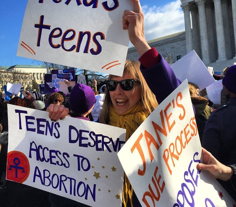 美国17岁少女意外怀孕，堕胎却被法官拒绝，因为她"GPA成绩太差"