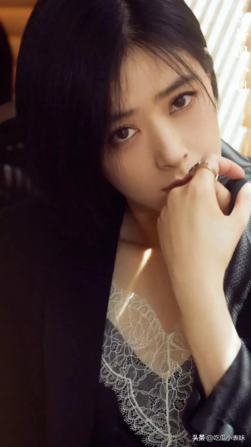 蒋欣，成熟之美，很有气质