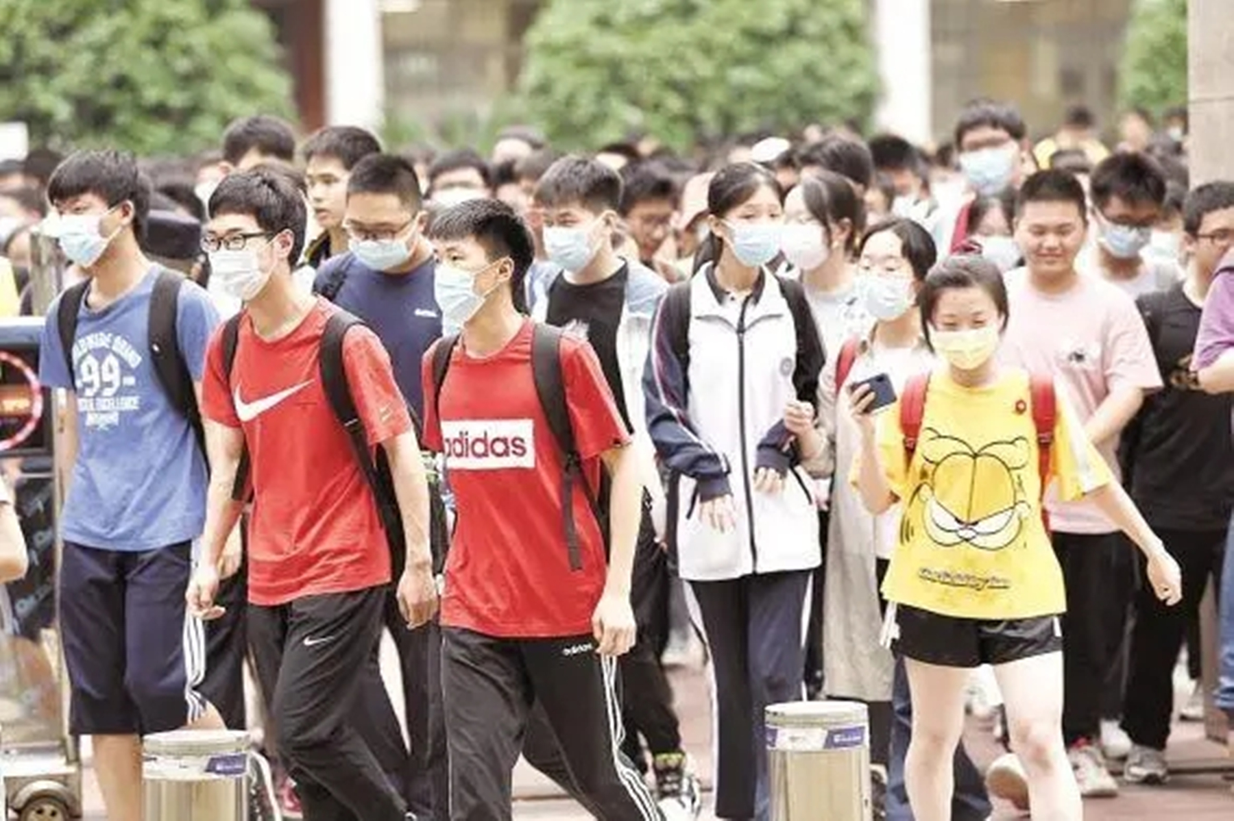 2010年高考成绩703分的李泰伯，被11所美国大学拒收后，结局如何