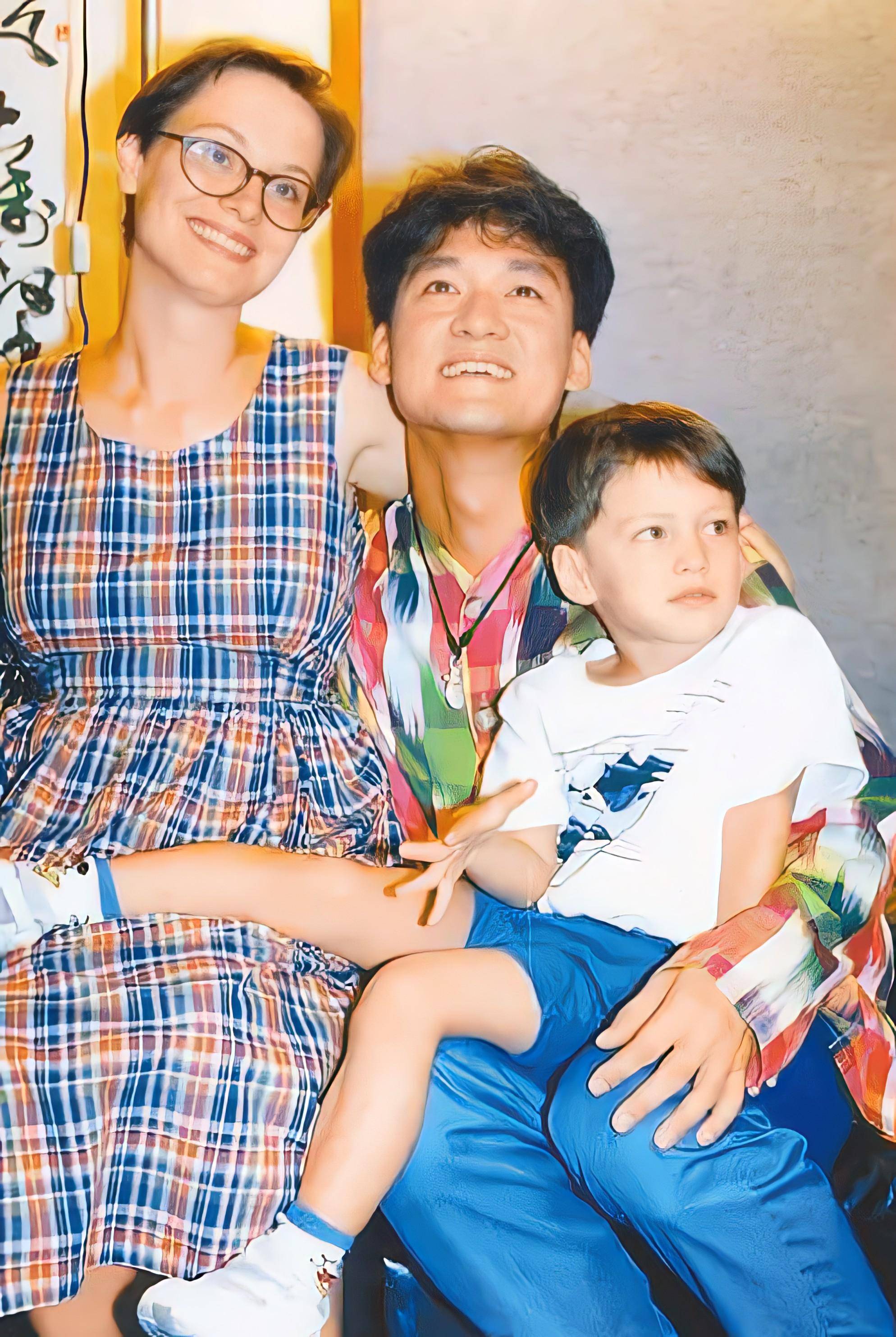 看到刘烨女儿的近照,终于明白混血儿的心酸,周华健比儿子显年轻