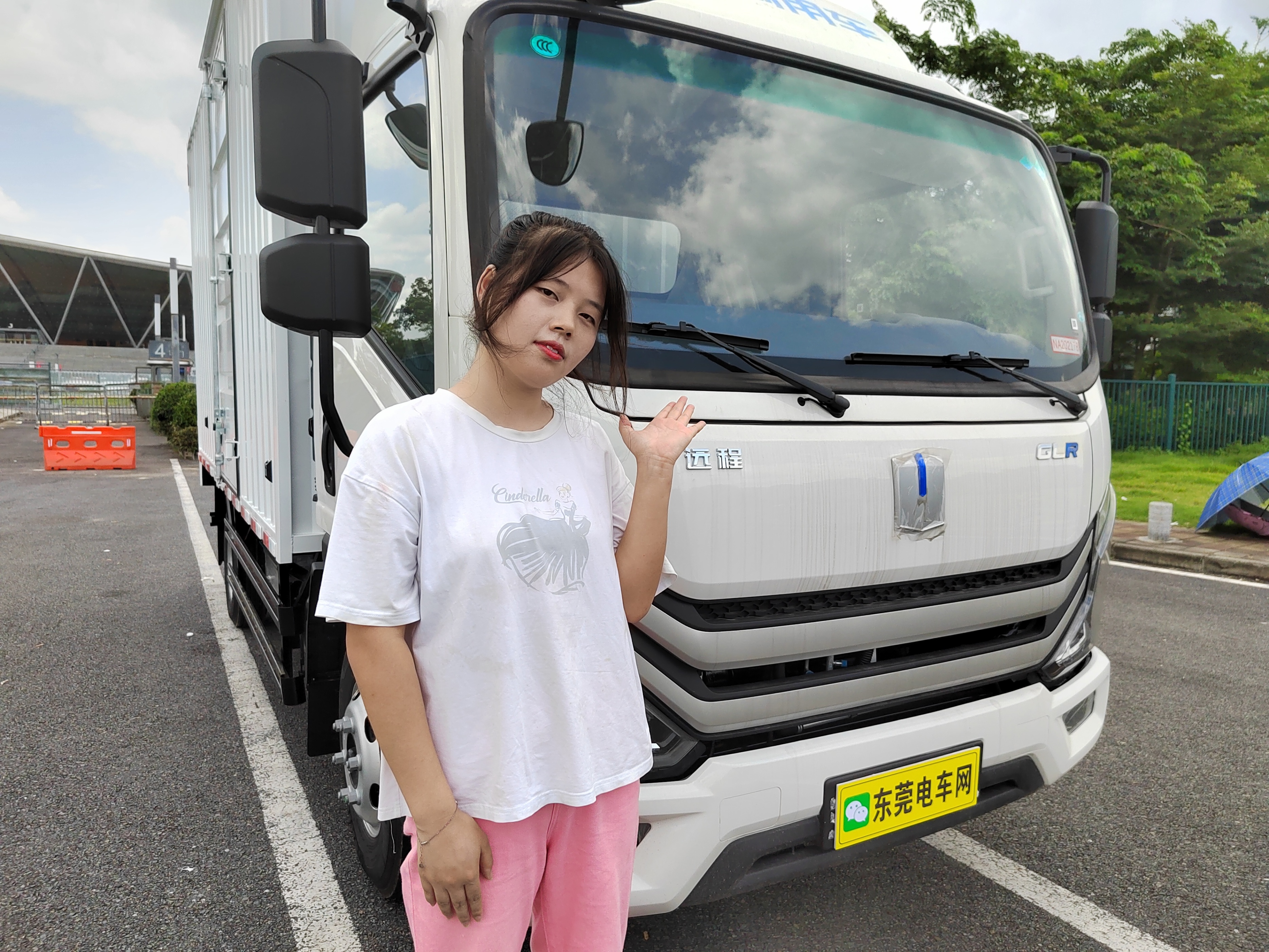 00后第一次买车，买的是吉利远程GLR能源车，感觉非常不错