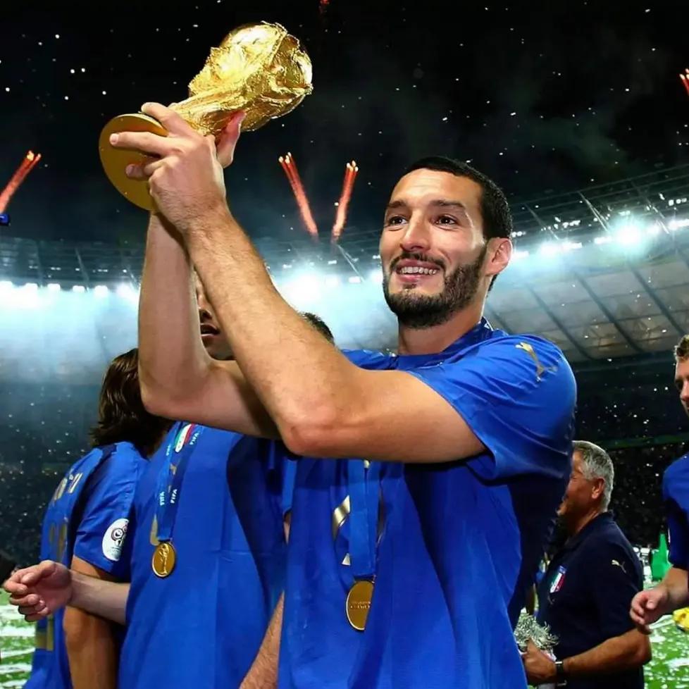 2006年世界杯球员出生证明（出生于1977年的足球明星：6个世界杯冠军成员）