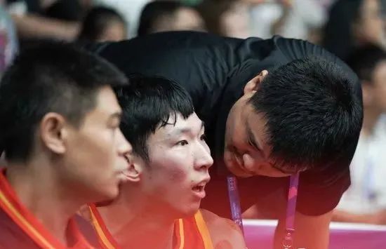 周琦为什么被nba裁了（服了！周琦离开火箭的原因曝光）