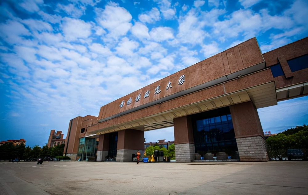 四川美術(shù)高考_美術(shù)高考四川和重慶哪個(gè)更卷_四川省美術(shù)高考