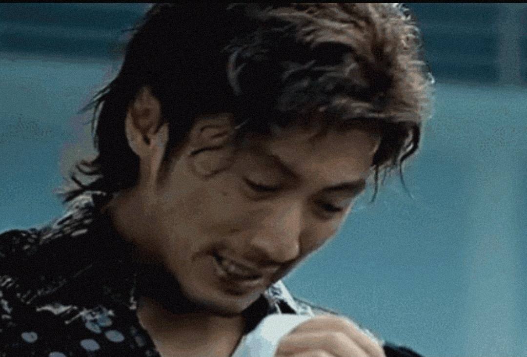 正剧耍帅、喜剧抽搐，连表情都管不住，他们怎么混成的当红明星？