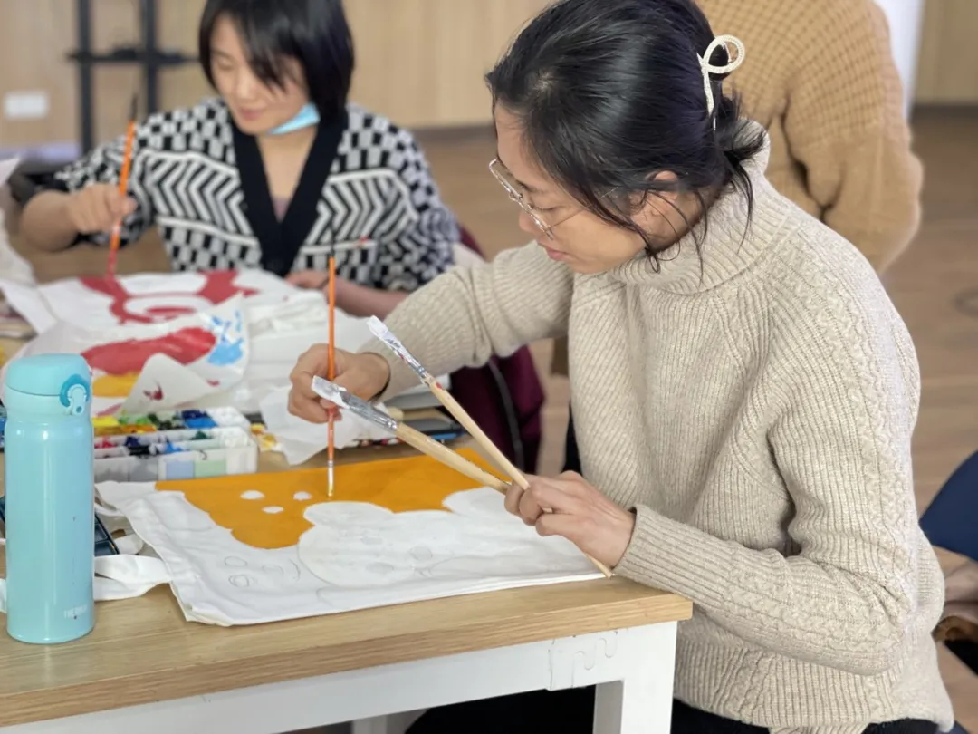 美育蕴灵气 培训促成长——元音幼儿园教师的手袋“变形计”