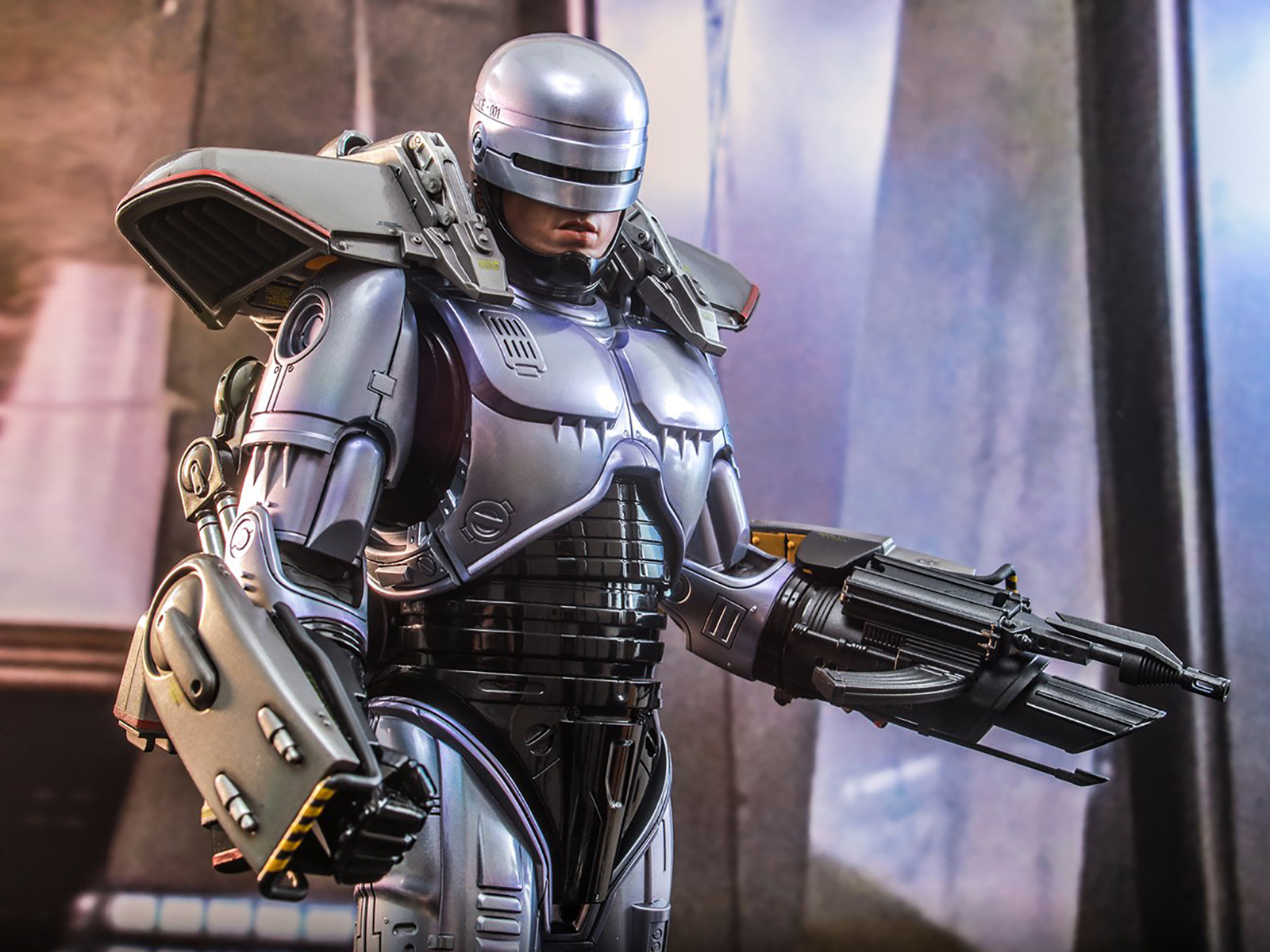 hottoys推出机械战警可动人偶