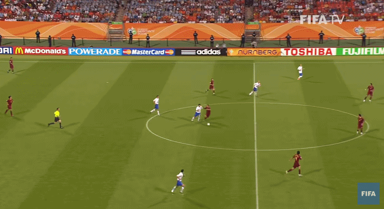 06世界杯荷兰对葡萄牙全场视频（世界杯史上最疯狂的比赛，荷兰葡萄牙上演全武行！C罗被踢哭退场）