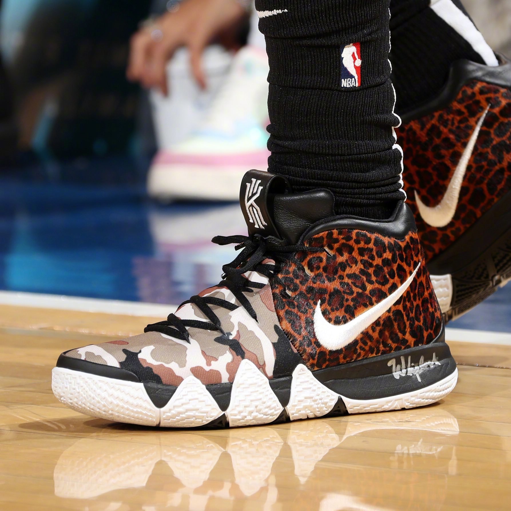 nike欧文4(nike欧文1到8代限量配色篮球鞋nba赛场上脚合集!