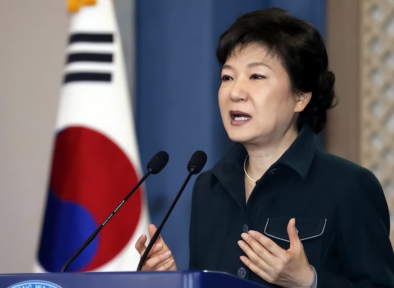 70岁朴槿惠笑对人生，出自传分享养老生活，退休生活丰富多彩