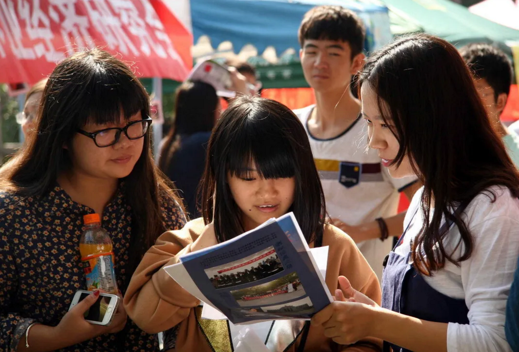 应届生要擦亮双眼，“三方协议”别轻易签，以免错失更多好机会