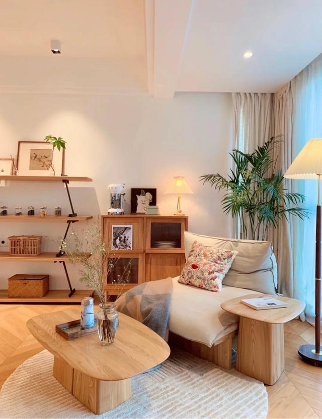 诚心建议：再买房一定买“横厅”户型，学她家装成中古风，超有品