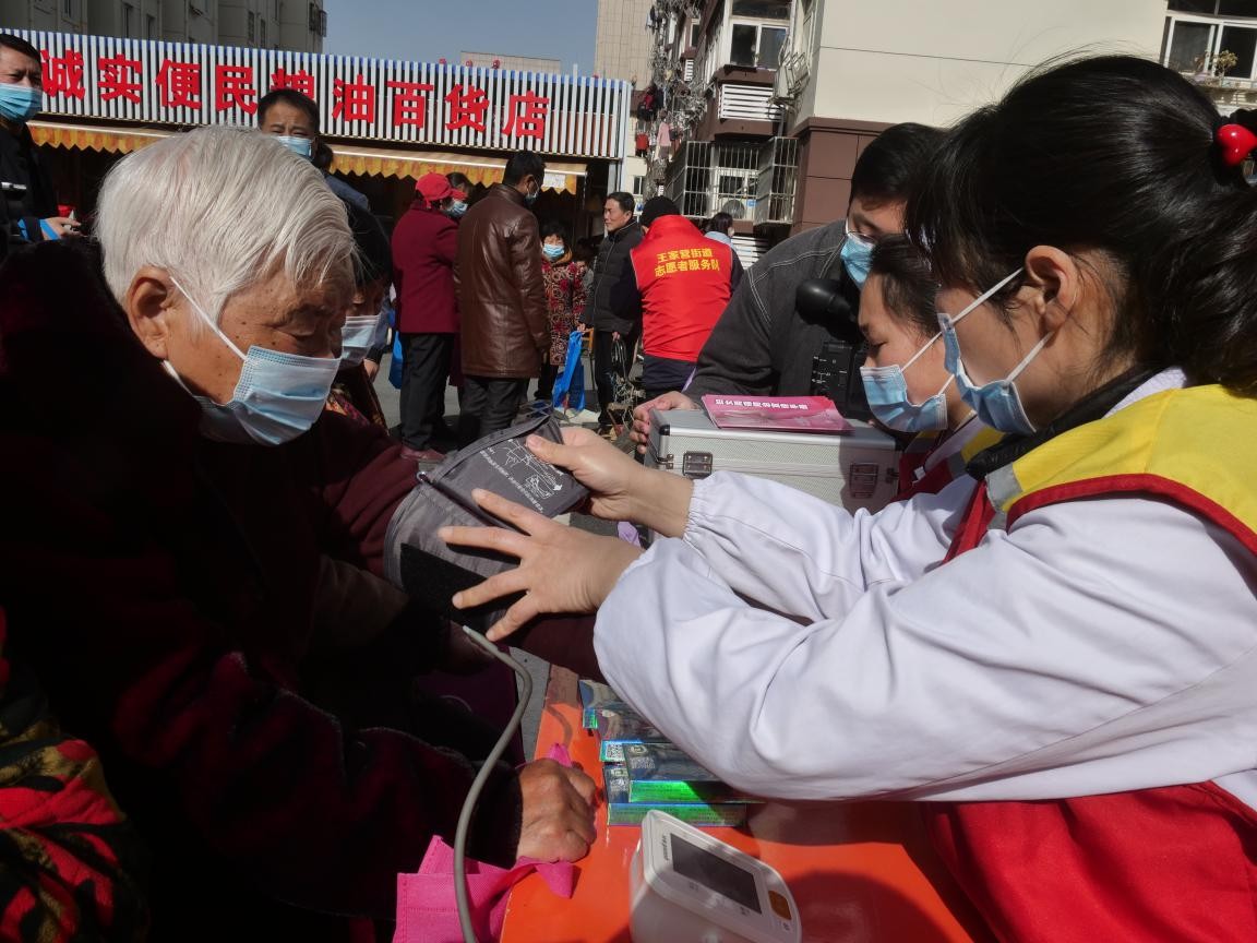 王家营街道：冬训课堂进小区 雷锋精神大弘扬