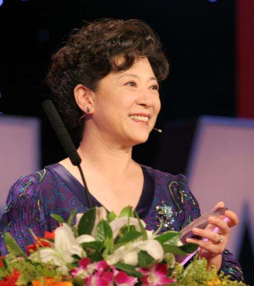 9位“妈妈专业户”：天生一张养尊处优脸，自带贵气，演不了穷人