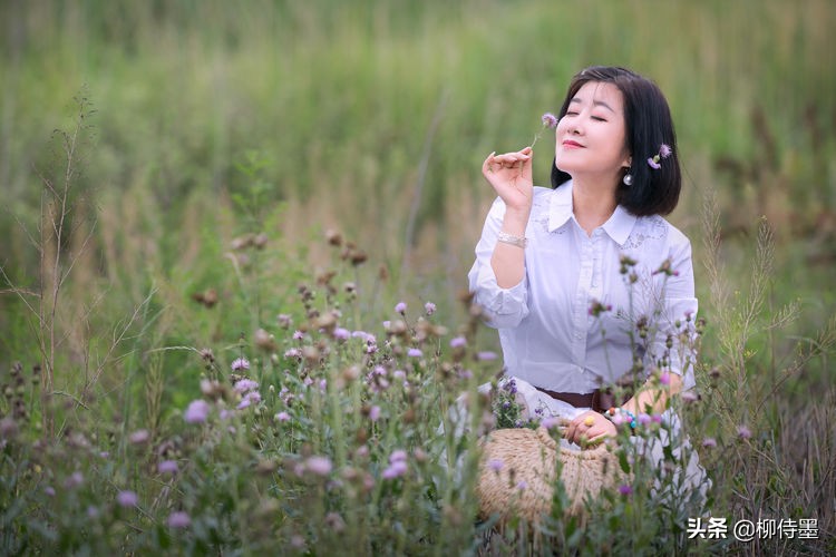 拍照不做“絲巾團(tuán)”，阿姨攝影不落俗，3招提升照片格調(diào)