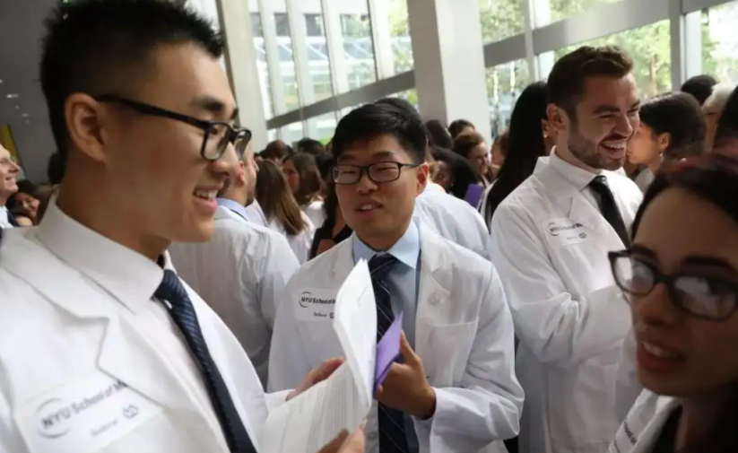 大学生专业收入排名已出炉，榜首薪资叫人羡慕，医学专业退居第8