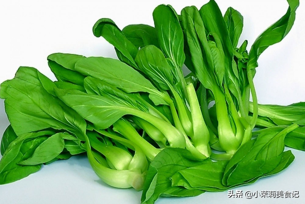 过年买油菜,要分清"白梗"和"绿梗",差别很大,买错涩口难吃