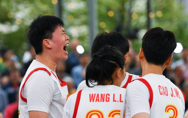 2019籃球世界杯女觀眾（浦東姑娘張芷婷和隊友奮力拼搏，摘得國際籃聯三人籃球世界杯銅牌）