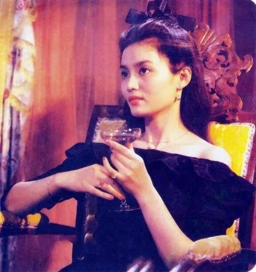 9位“妈妈专业户”：天生一张养尊处优脸，自带贵气，演不了穷人