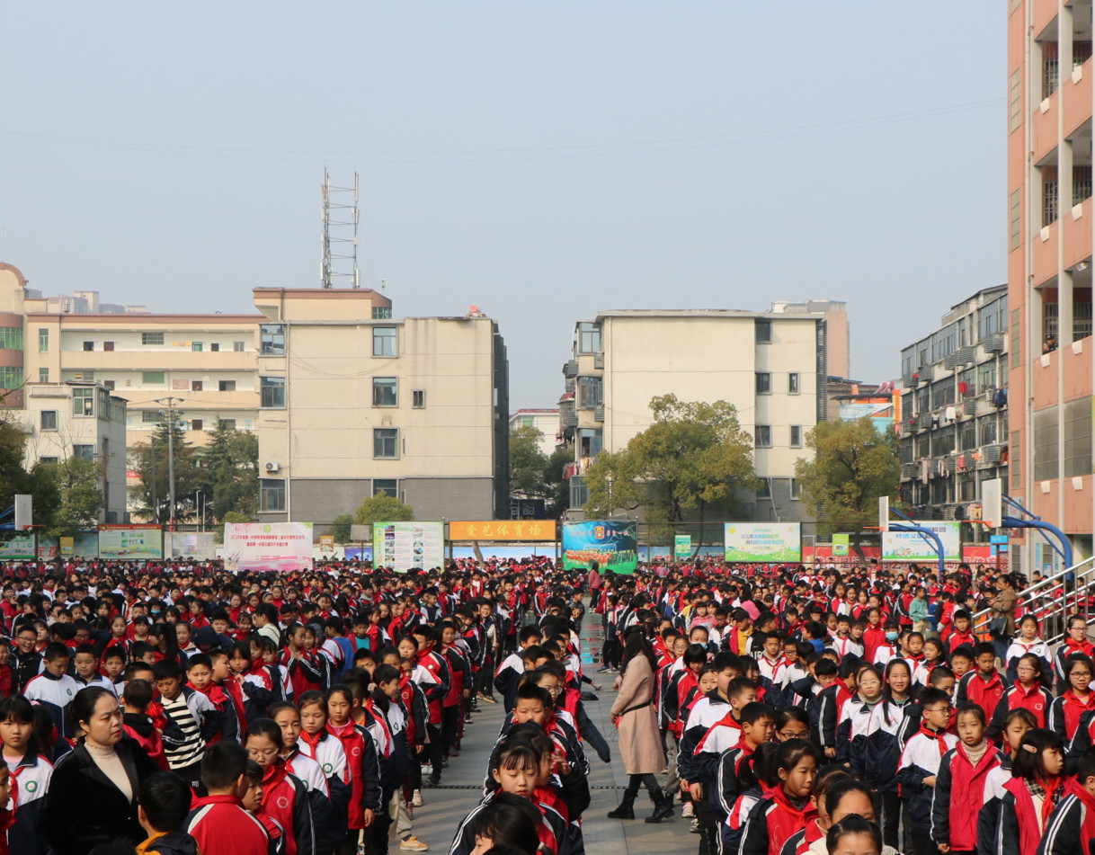 「学雷锋树新风」南昌县莲塘一小：雷锋月系列活动启动