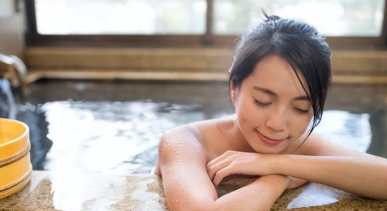 “早上洗澡灭阳气，晚上洗澡生湿气”，是啥意思？什么时间洗才好