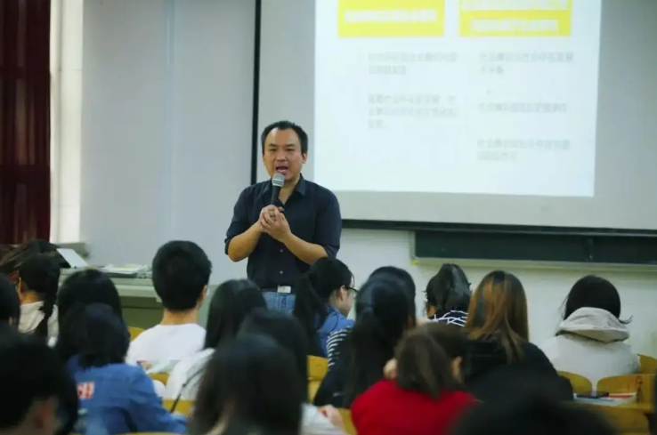 深圳大学一老师入职7年，月薪只有3000，因没钱交网费向校方求助