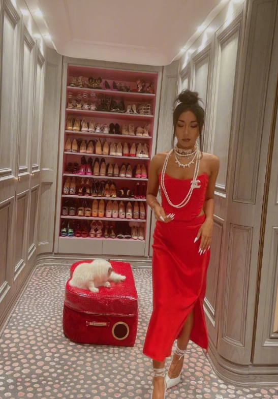 红得快，沉得也快，这8位“风光不再”的明星，如今有人露了原形