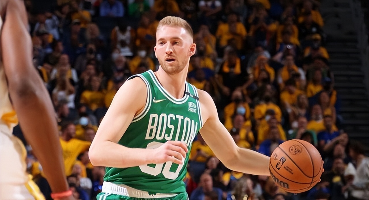 凯尔特人官宣,球队正式以3年600万美元签下前锋山姆-豪瑟