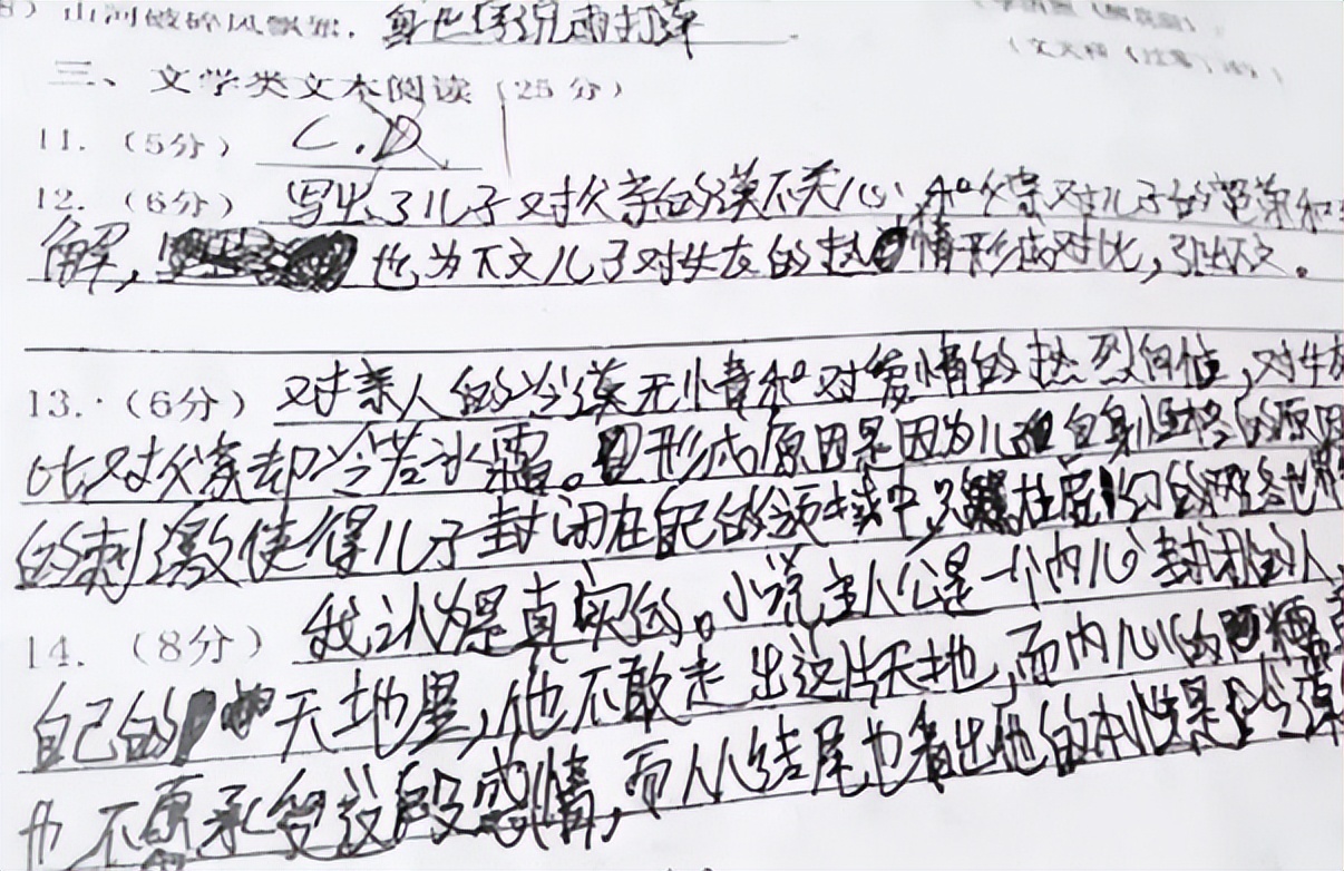 高考中的“神仙卷面”，字迹工整张弛有度，阅卷老师找不到扣分点