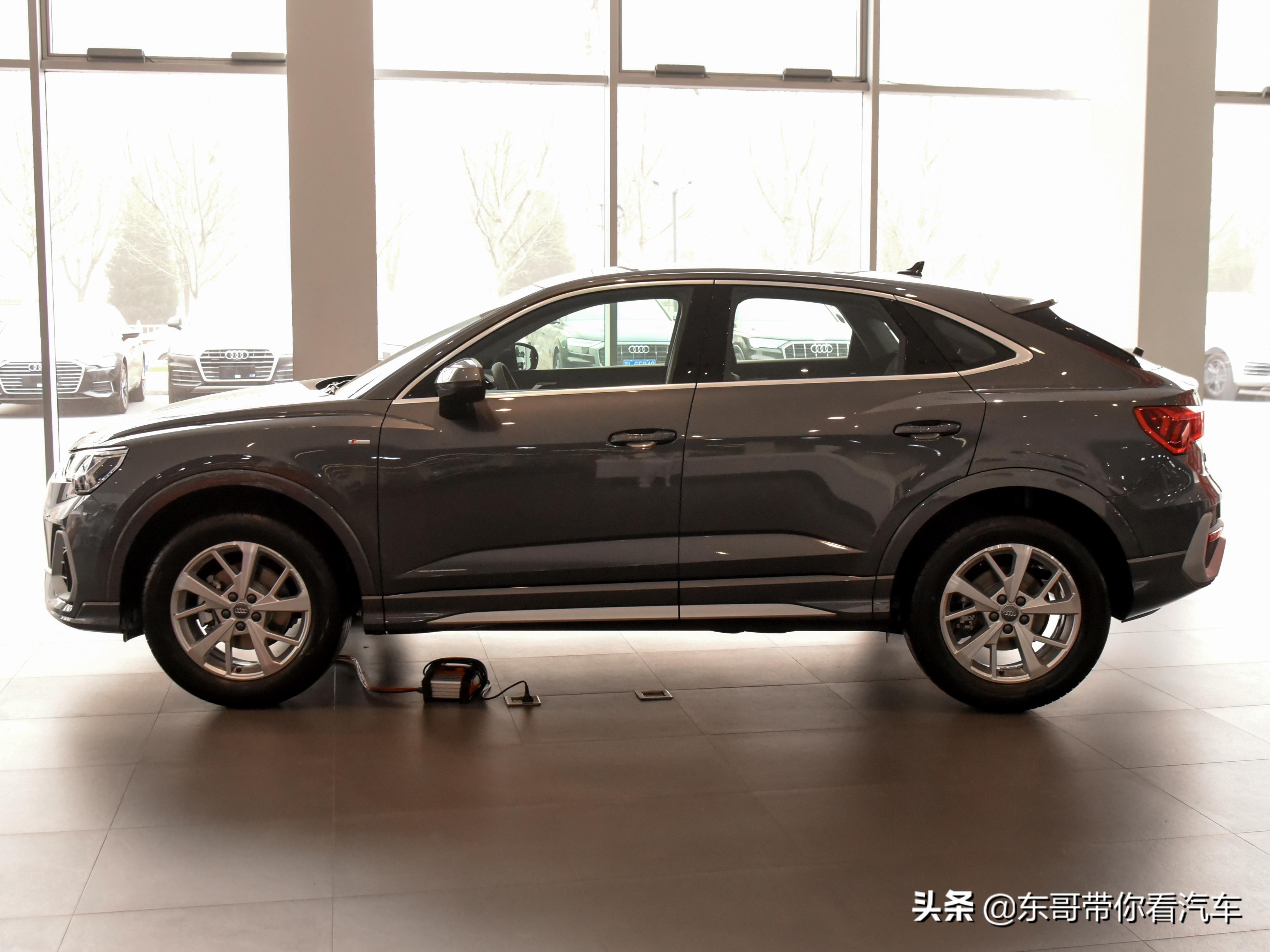 全液晶仪表，百公里油耗6.7L，带你看奥迪Q3 Sportback