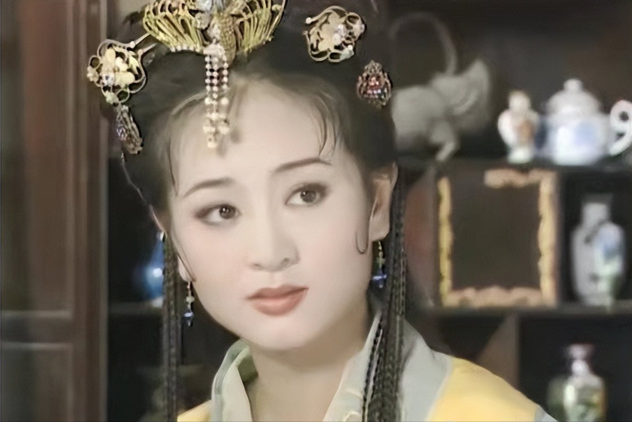 “尖嘴猴腮”别硬演公主，这8位女星告诉你，什么才叫金枝玉叶