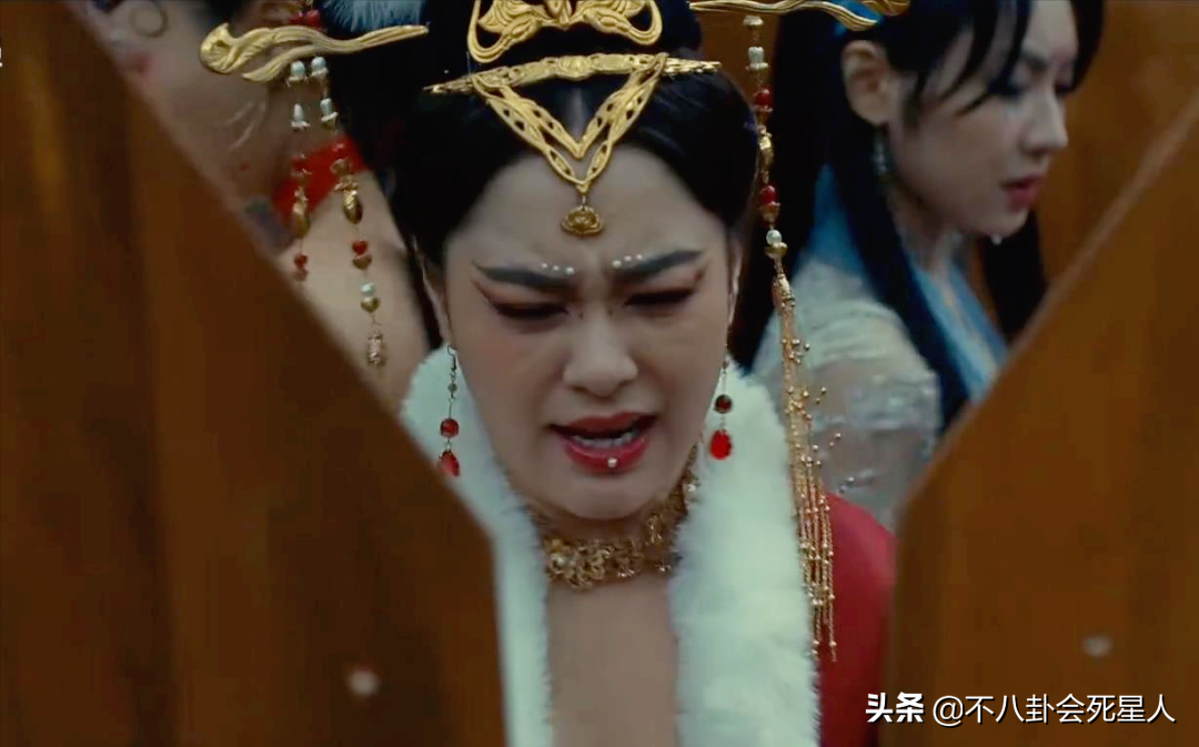 女星发福太可怕!脸肿,脖子前倾,勾肩驼背,女神瞬间变路人