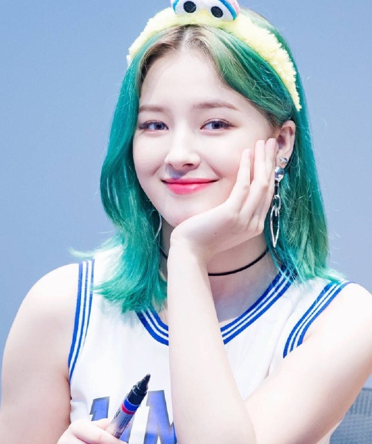 第5名:nancy李承利是来自韩国的女团成员