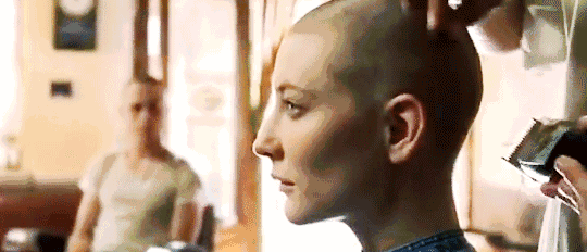 将自己“尖锐”的一面放在适合的位置，这就是布兰切特成功的秘诀